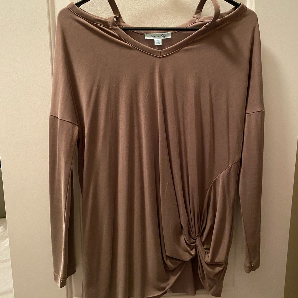 She+sky brown cold shoulder top, never worn